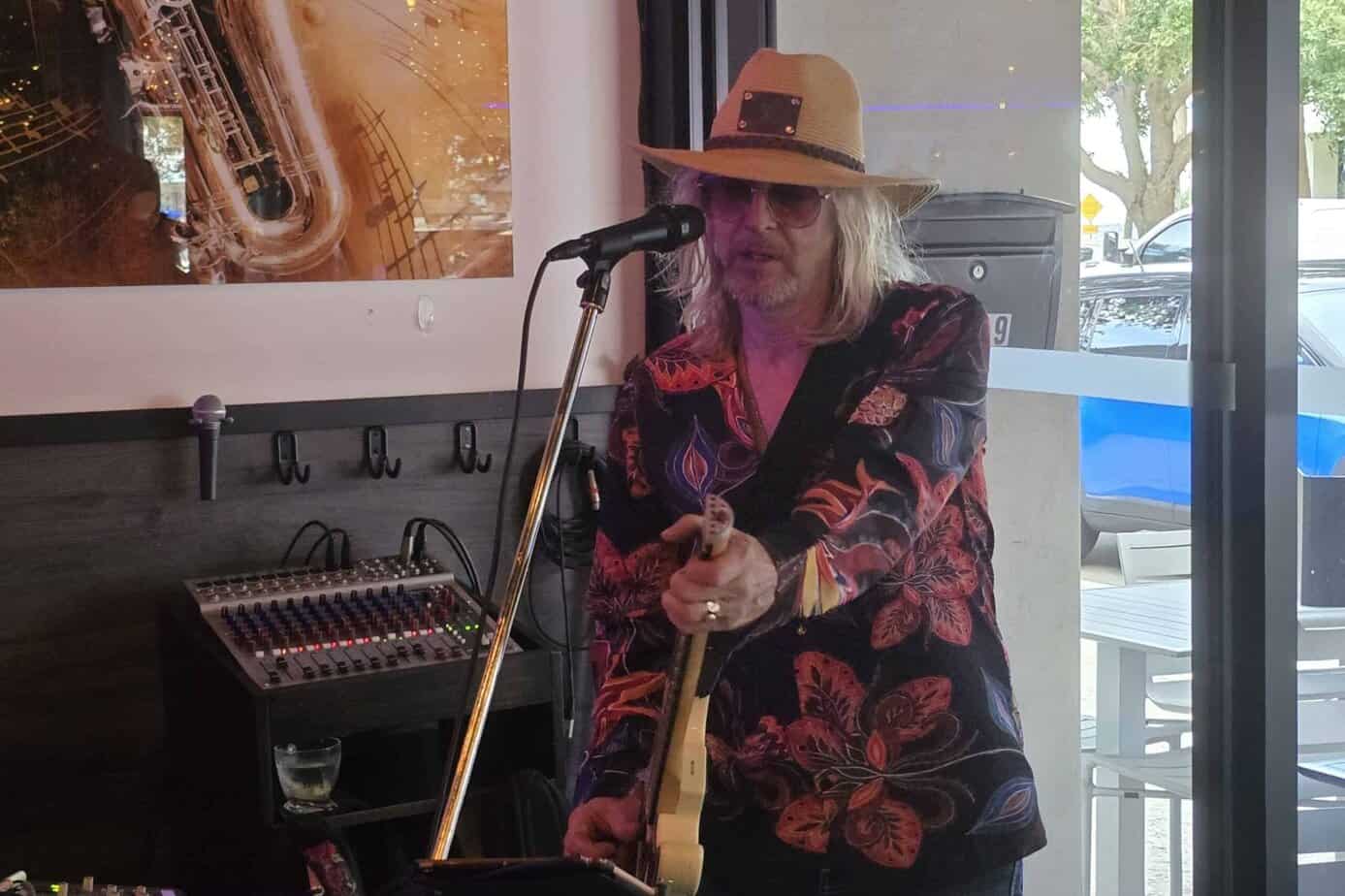 BillyD Lindley at Chris' Martini Bar & Cafe