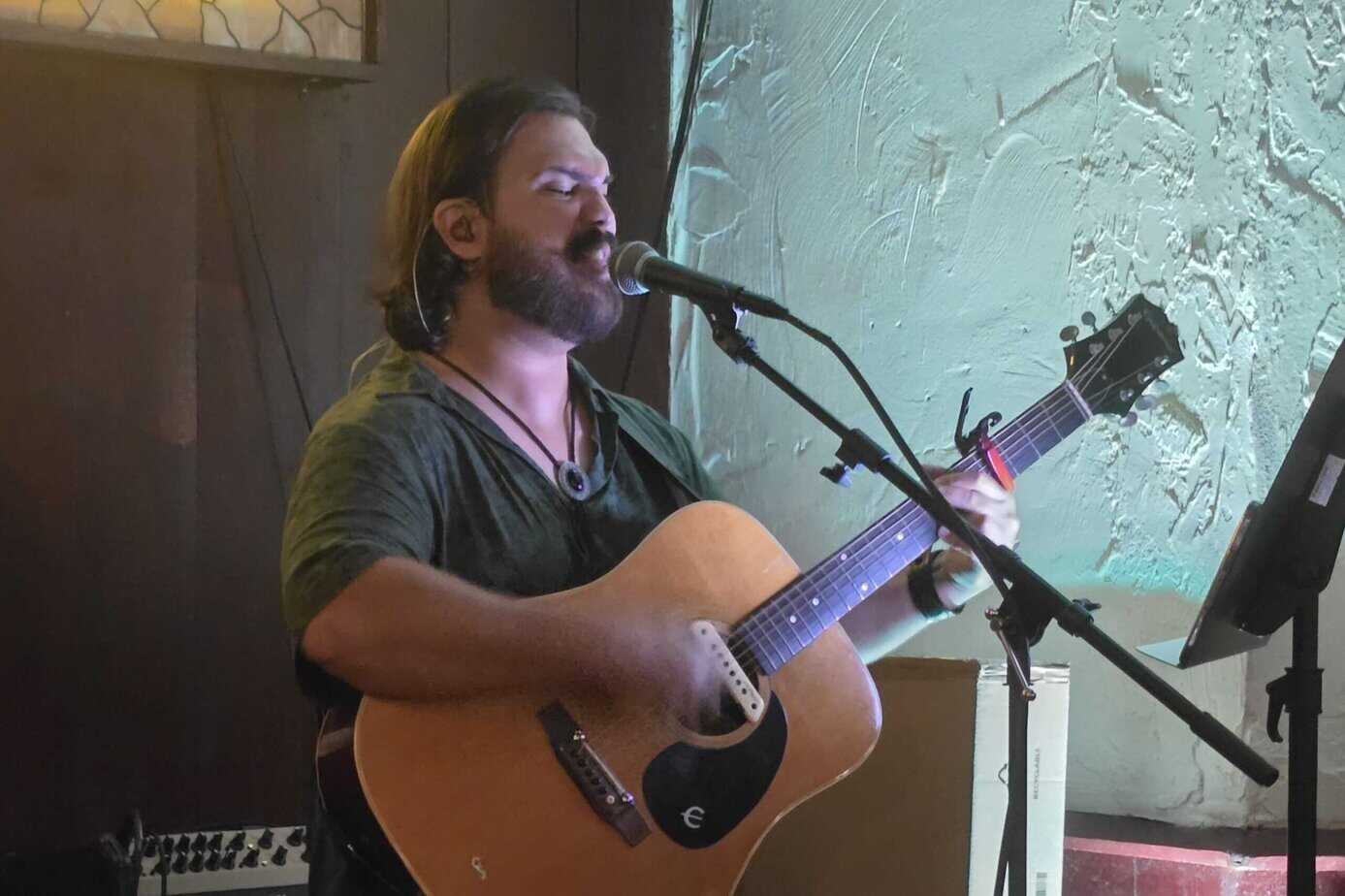 Leo Von at Carsons Tavern